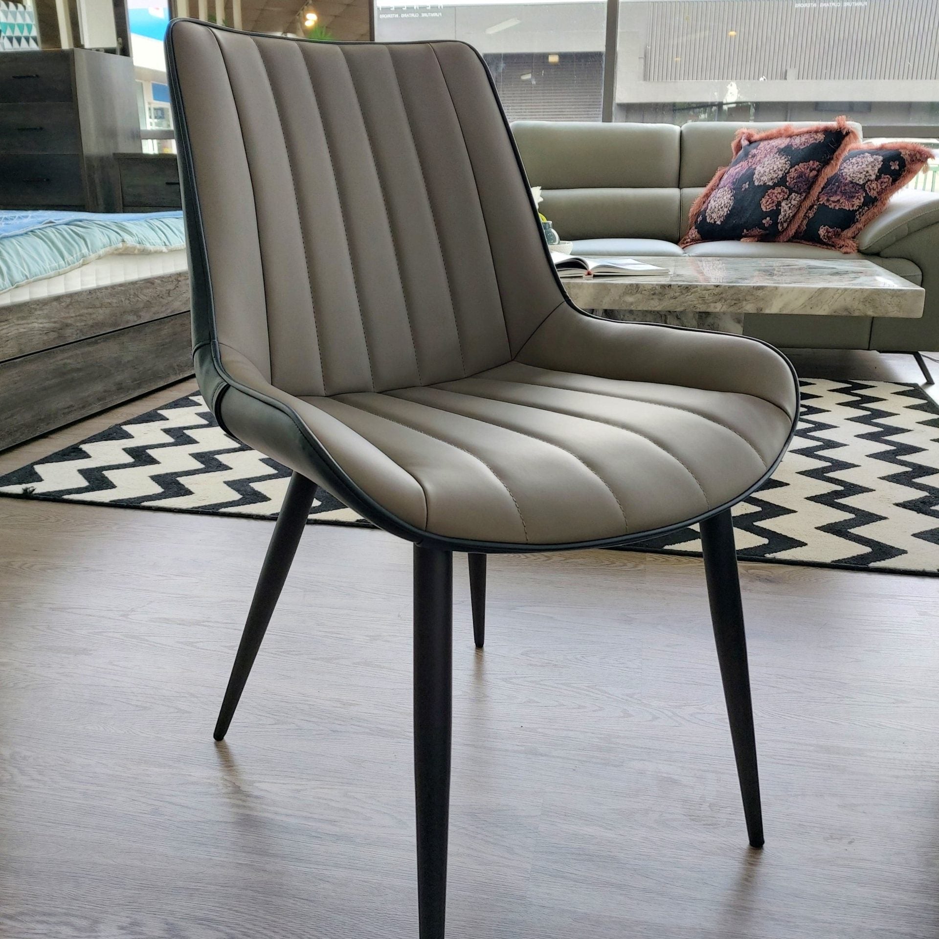 Retro Dining Chair / Pu