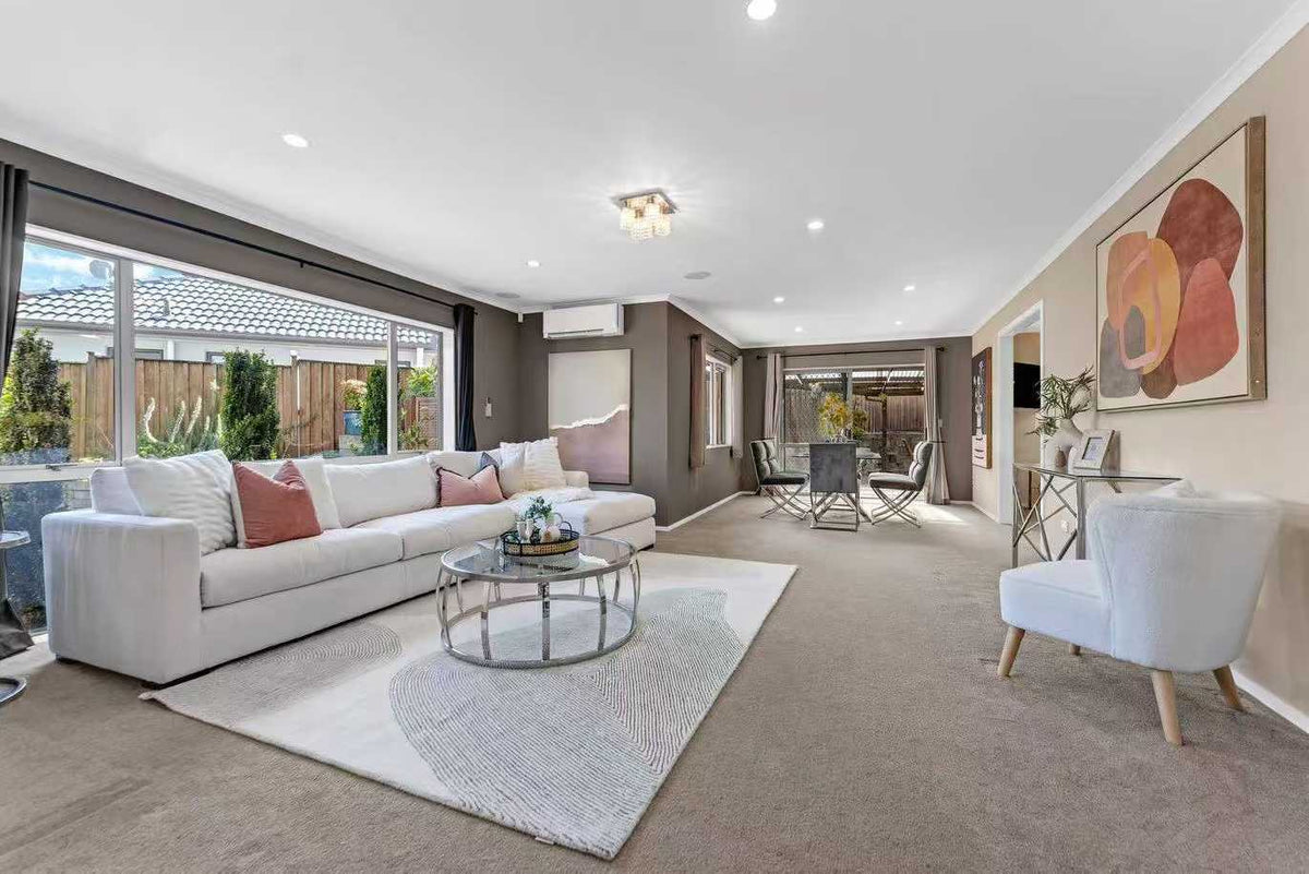 Wide bright living and dining space